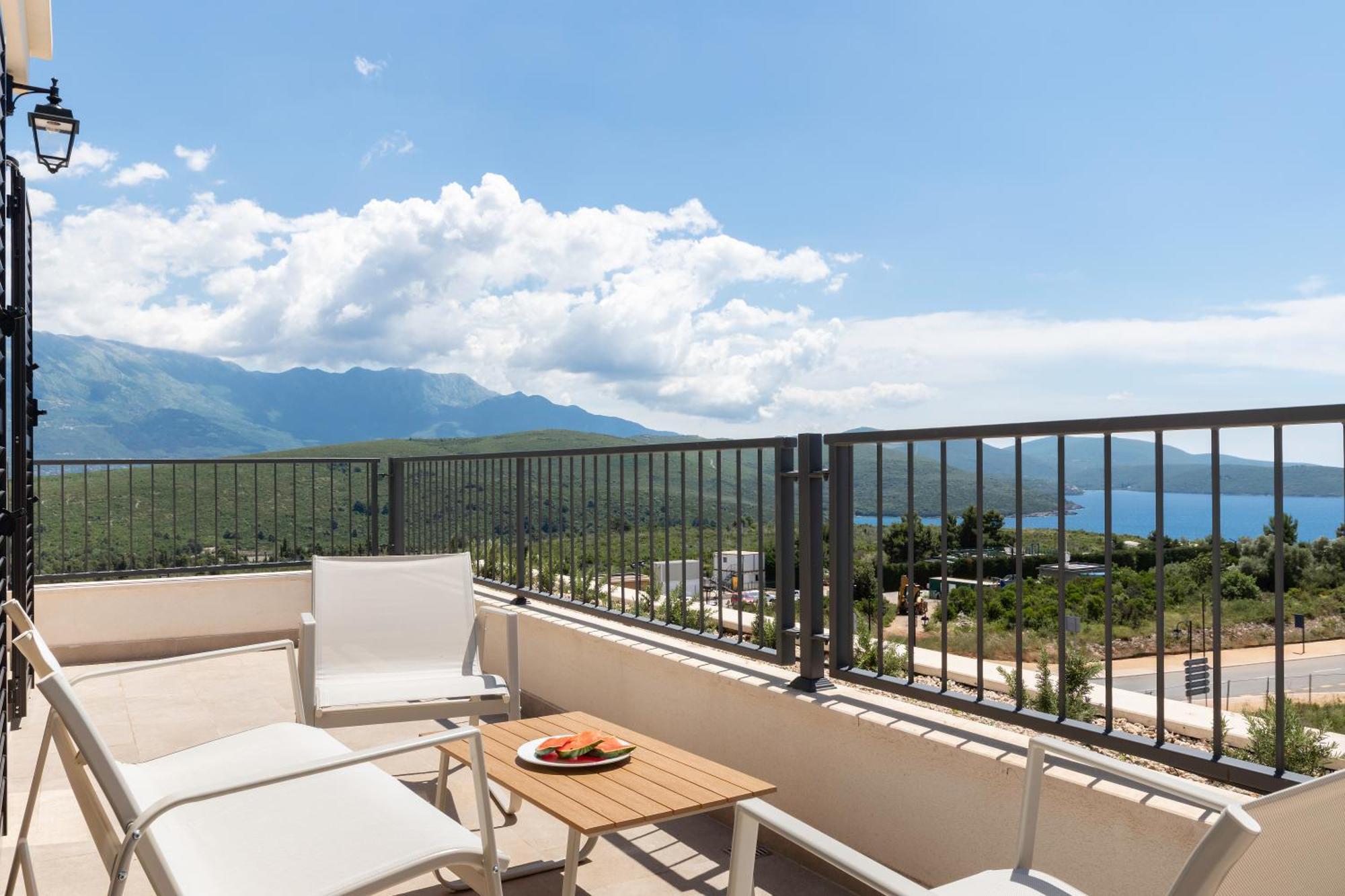 Lustica Apartments Central Tivat Exterior photo